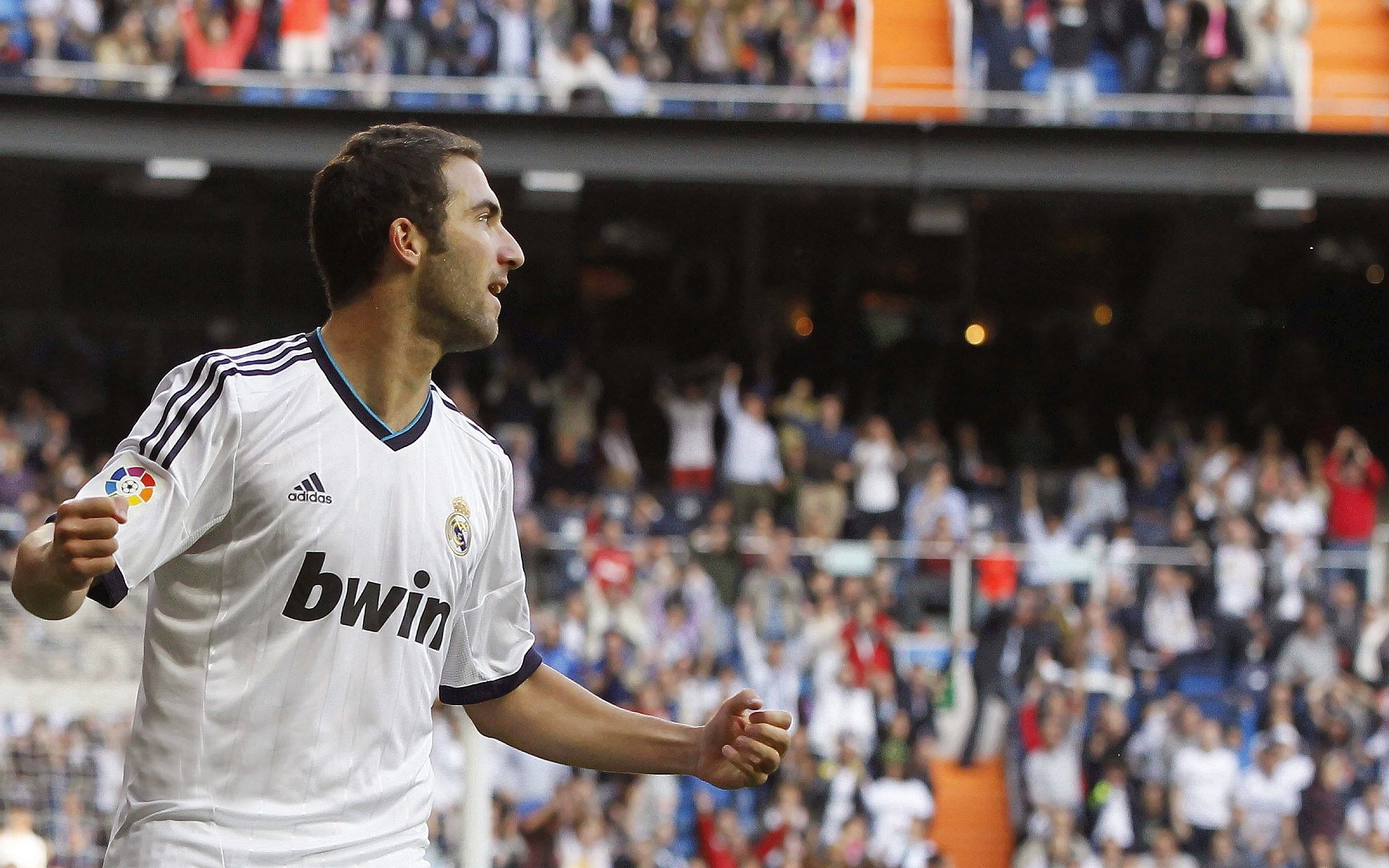 詹姆斯带领球队完成逆转锁定季后赛，詹姆斯转了多少次队